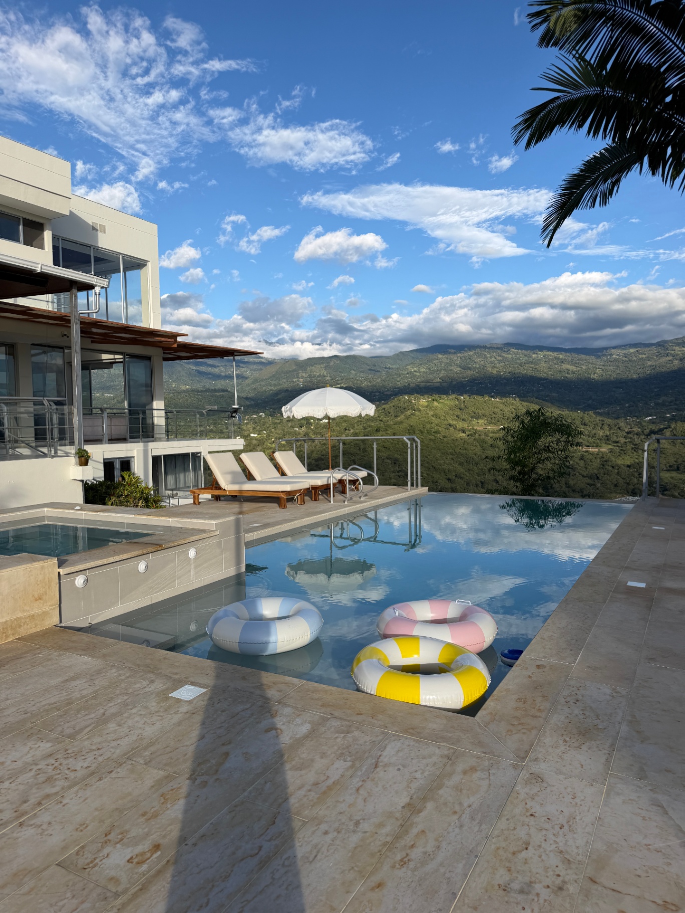 Terraza exterior con mobiliario